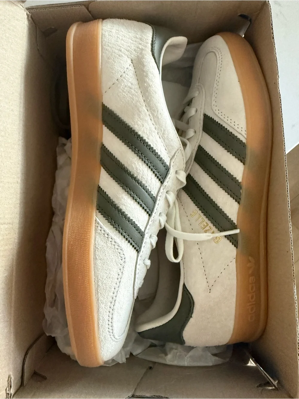 Adidas gazelle sneaker ~cream/olive~ size 7.5 New in Box! - Picture 2 of 3